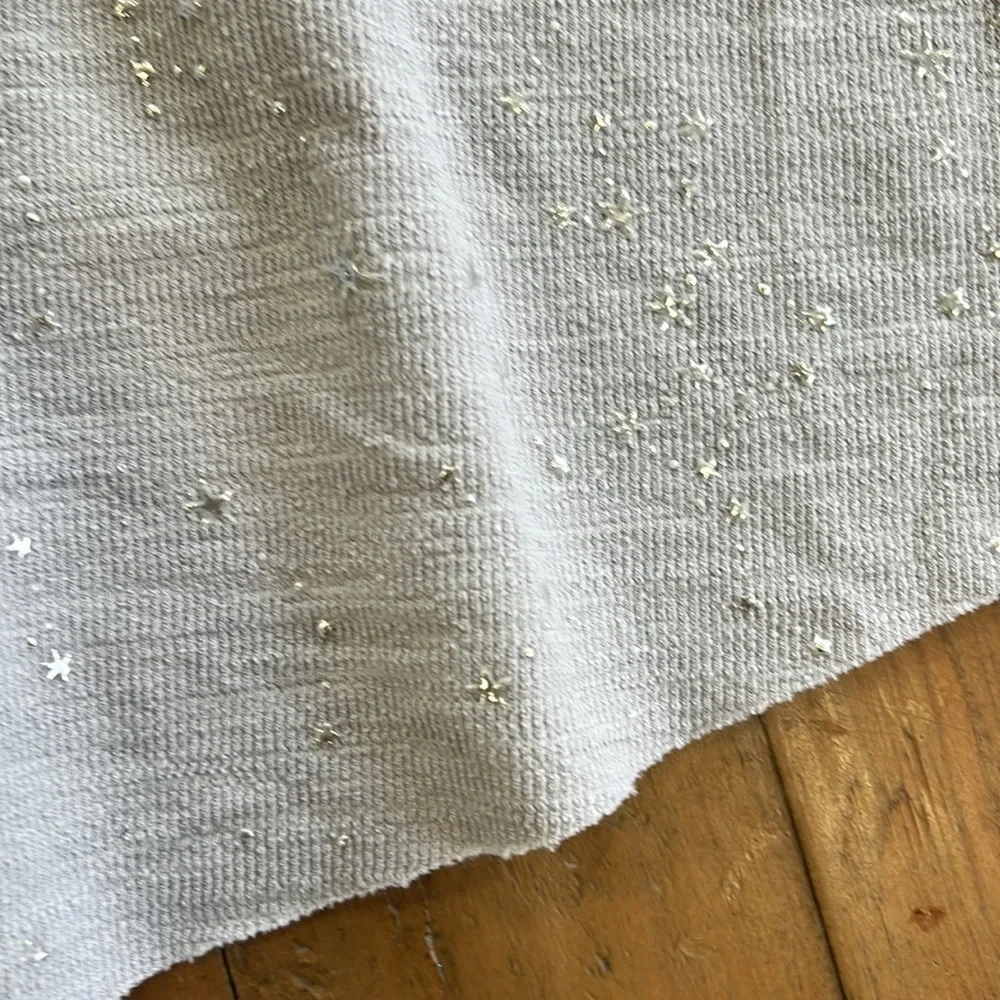 N/A gray gauze